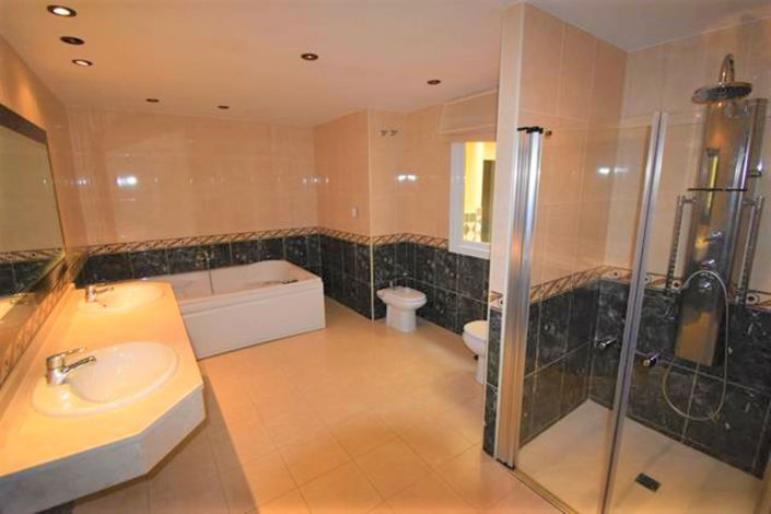 Image No.11-3 Bed House for sale