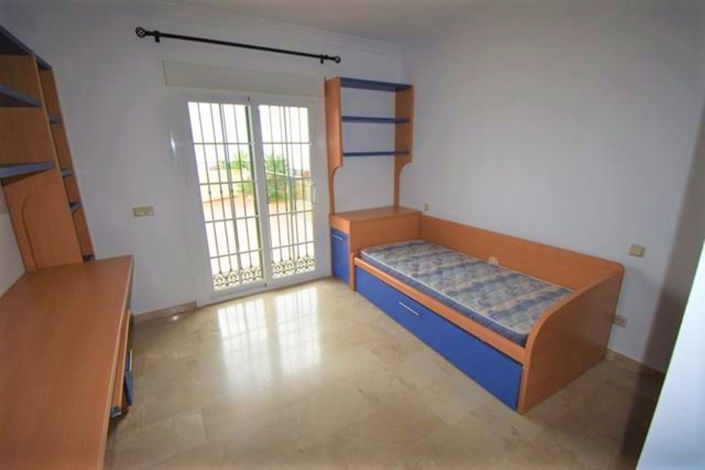 Image No.12-3 Bed House for sale