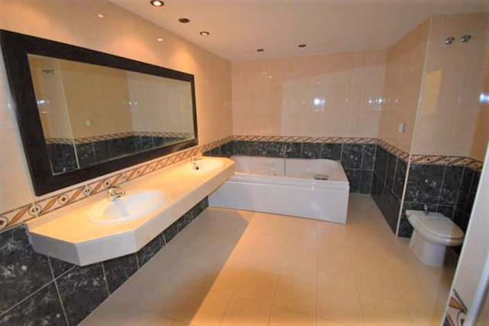 Image No.9-3 Bed House for sale