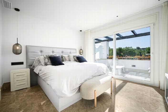 Image No.9-3 Bed House for sale