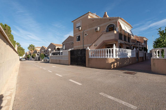 Image No.20-2 Bed Apartment for sale