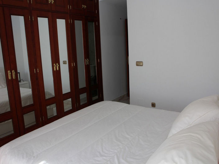 Image No.10-3 Bed House for sale