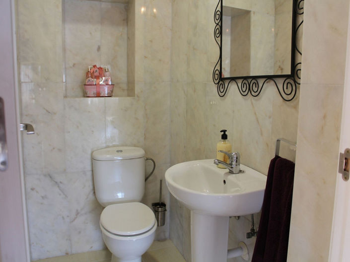 Image No.6-3 Bed House for sale