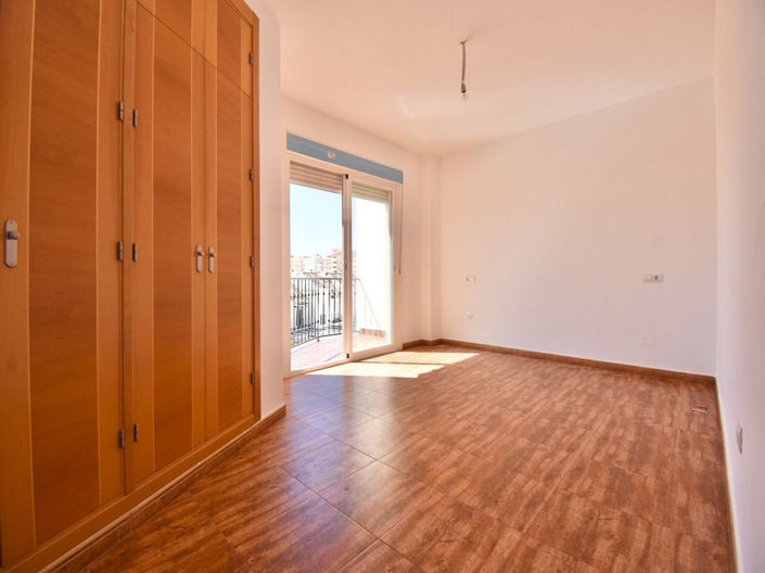 Image No.11-2 Bed House for sale