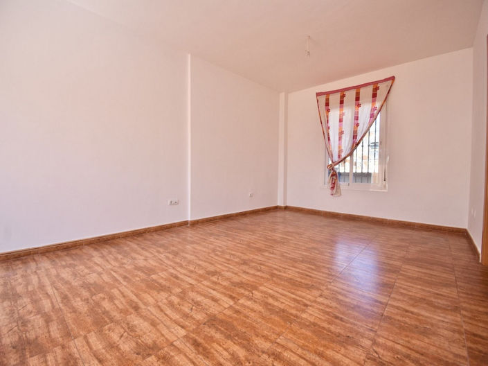 Image No.3-2 Bed House for sale