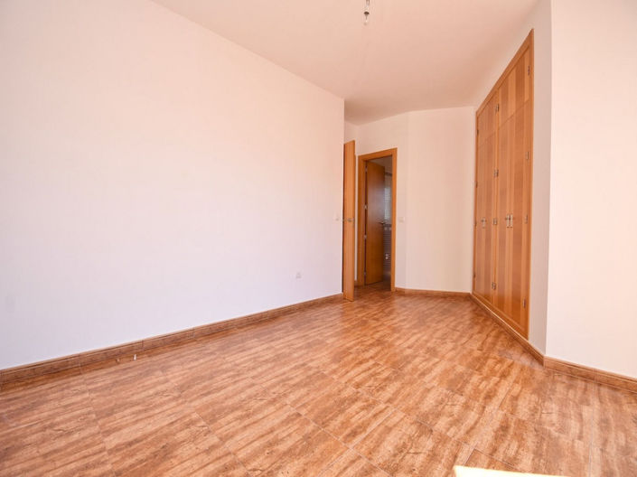 Image No.8-2 Bed House for sale