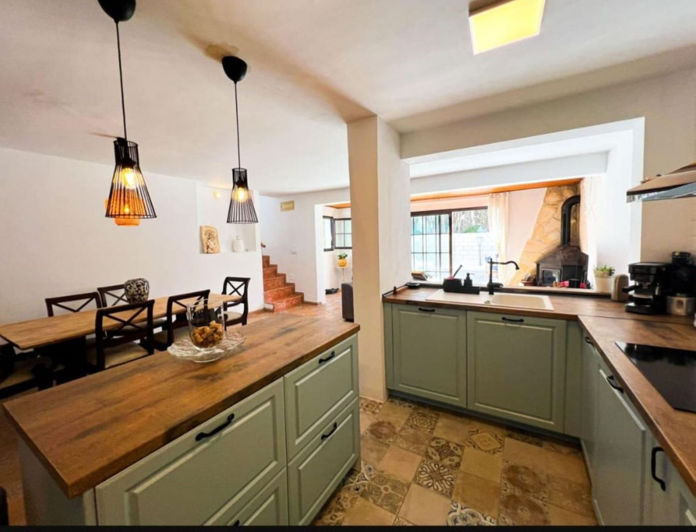 Image No.11-3 Bed House for sale