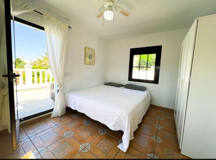 Image No.17-3 Bed House for sale