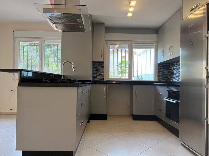 Image No.48-4 Bed Villa for sale