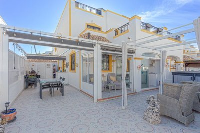 Villa de 3 chambres à vendre à Orihuela Costa