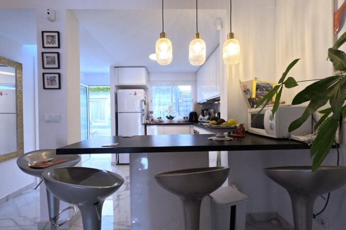 Image No.10-4 Bed Townhouse for sale