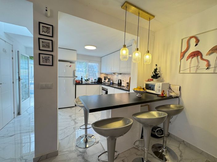 Image No.11-4 Bed Townhouse for sale