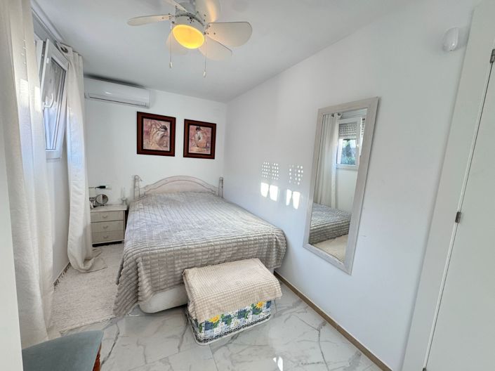 Image No.14-4 Bed Townhouse for sale