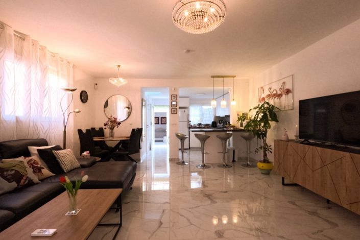 Image No.9-4 Bed Townhouse for sale