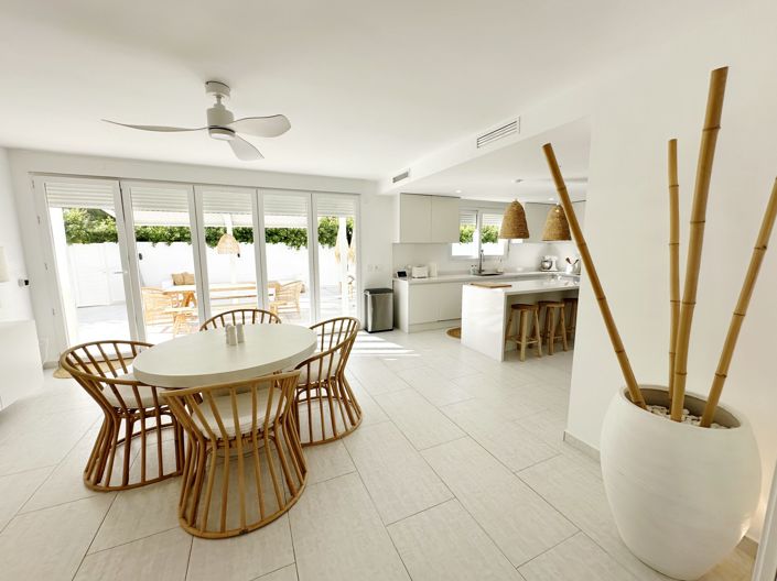 Image No.12-4 Bed Villa for sale