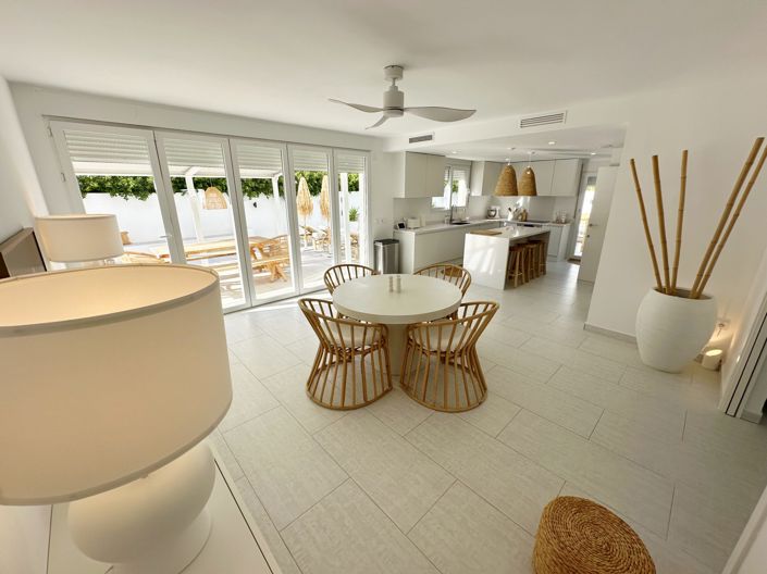 Image No.3-4 Bed Villa for sale