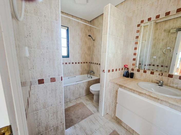 Image No.27-3 Bed Villa for sale