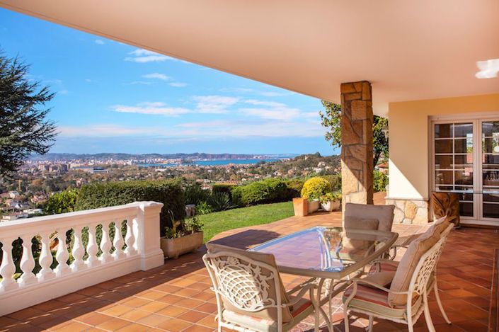 Image No.1-5 Bed Villa for sale