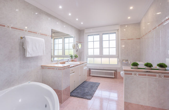 Image No.40-5 Bed Villa for sale