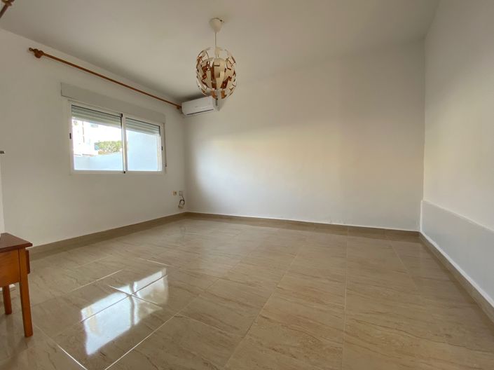 Image No.11-3 Bed Townhouse for sale