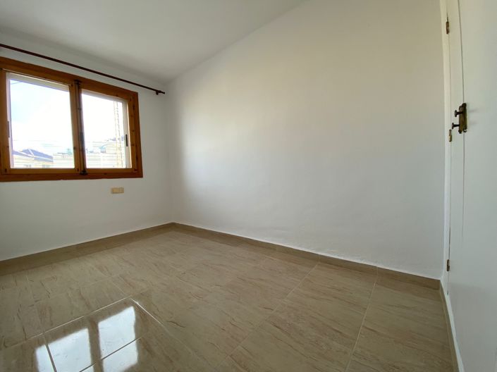 Image No.12-3 Bed Townhouse for sale