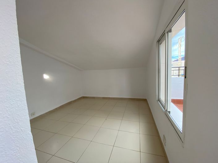 Image No.14-3 Bed Townhouse for sale