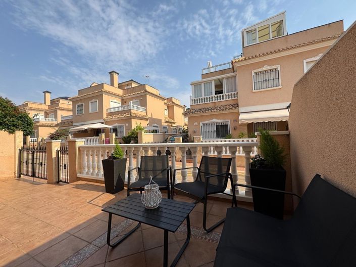 Image No.17-3 Bed Townhouse for sale