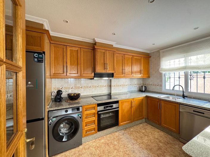 Image No.29-3 Bed Townhouse for sale