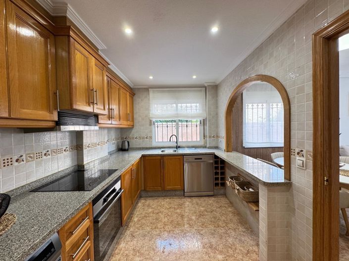 Image No.32-3 Bed Townhouse for sale