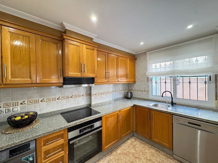 Image No.42-3 Bed Townhouse for sale