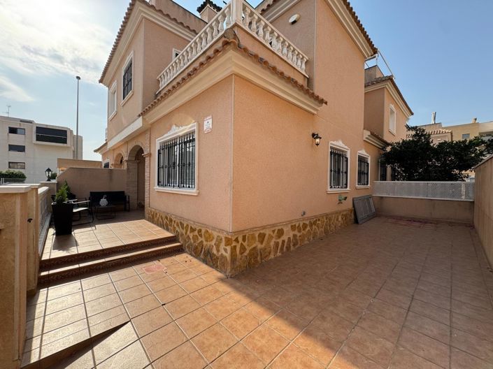 Image No.6-3 Bed Townhouse for sale