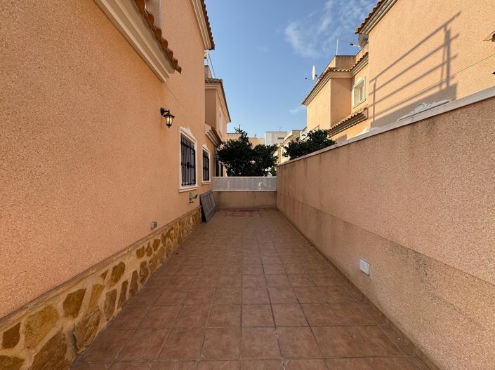 Image No.8-3 Bed Townhouse for sale