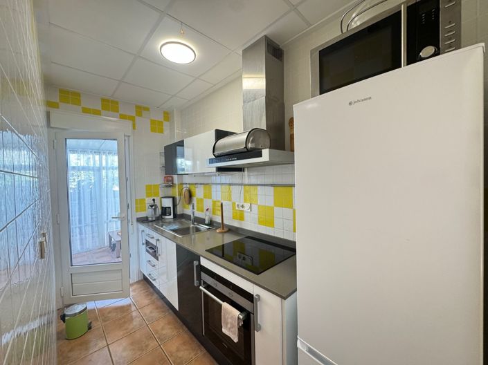 Image No.18-2 Bed Townhouse for sale