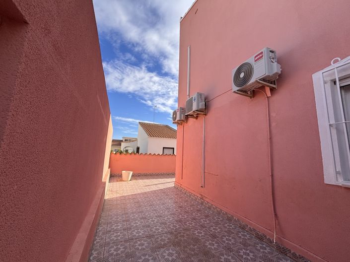 Image No.36-5 Bed Villa for sale