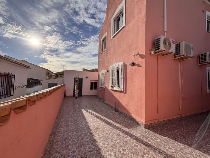 Image No.37-5 Bed Villa for sale