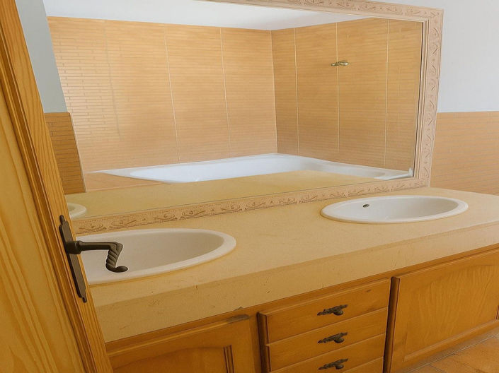 Image No.17-3 Bed House for sale