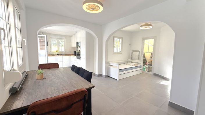 Image No.11-2 Bed House for sale