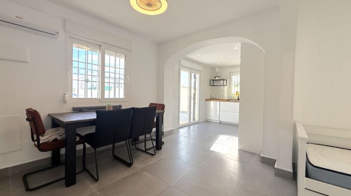 Image No.12-2 Bed House for sale