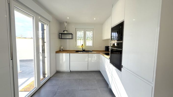 Image No.5-2 Bed House for sale