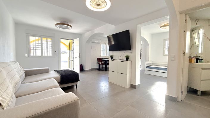 Image No.8-2 Bed House for sale