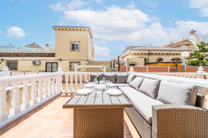 Image No.18-4 Bed House for sale