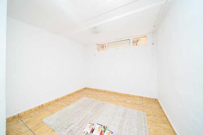 Image No.34-4 Bed House for sale