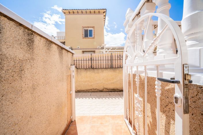 Image No.8-4 Bed House for sale