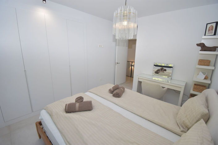 Image No.12-4 Bed House for sale