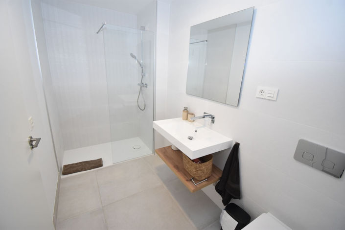 Image No.14-4 Bed House for sale