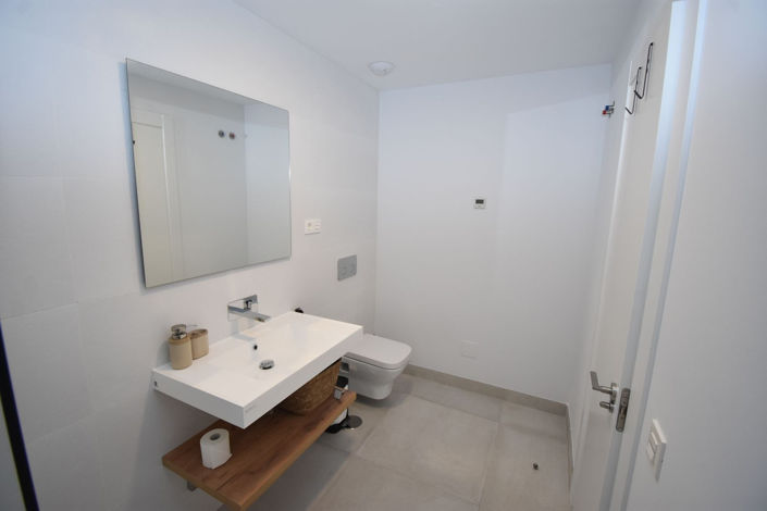 Image No.16-4 Bed House for sale