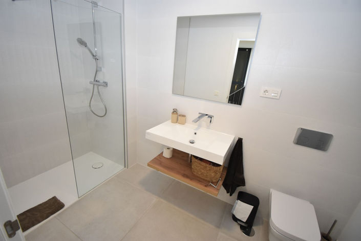 Image No.17-4 Bed House for sale