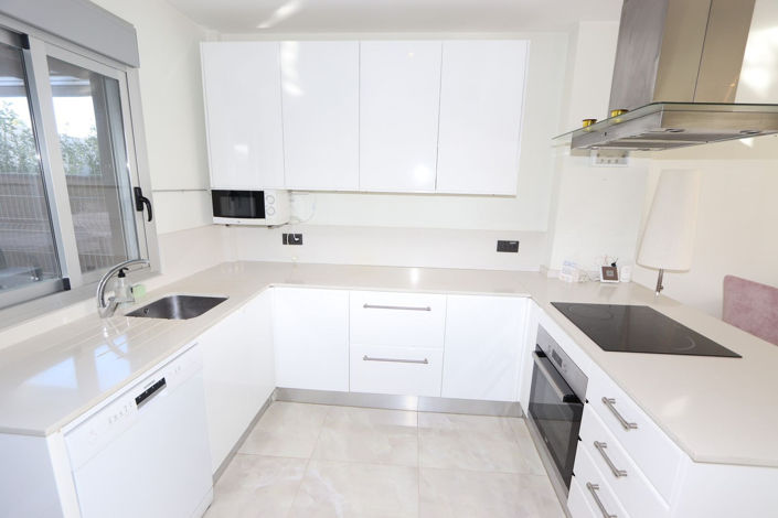 Image No.10-3 Bed House for sale