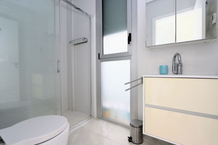 Image No.18-3 Bed House for sale