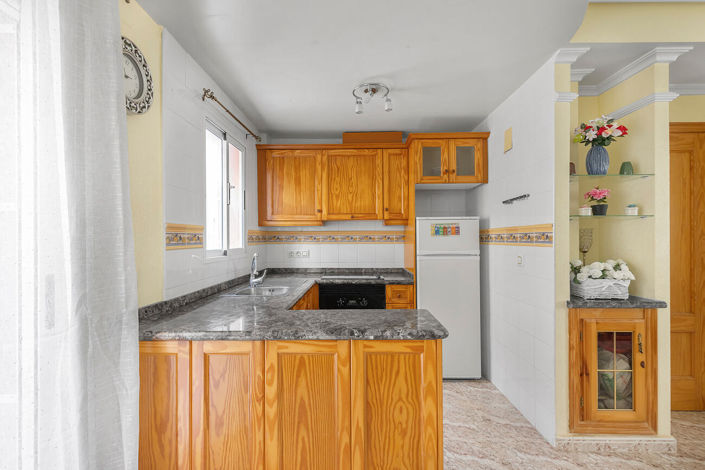 Image No.17-2 Bed Property for sale